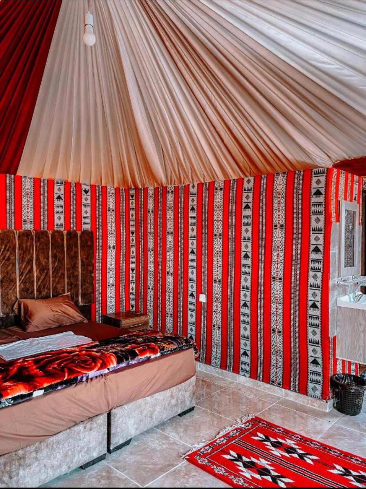 Amanda Luxury Camp Hotel Wadi Rum Bagian luar foto